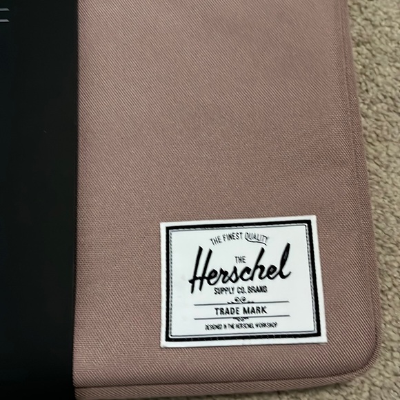 Herschel 15-16” Sleeve - Picture 3 of 4